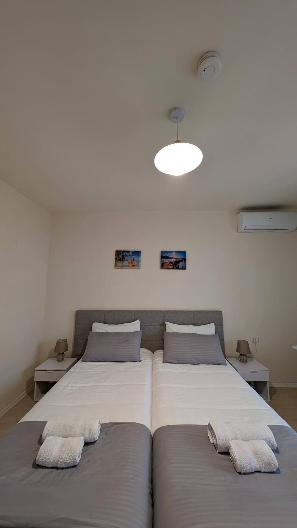 Modern Cozy Apartment 10 Min Walk To Skanderbeg Square Tirana Exterior foto